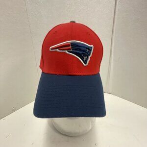 New England Patriots Fitted Hat Cap Size Large / XL New Era NFL FOOTBALL - Red